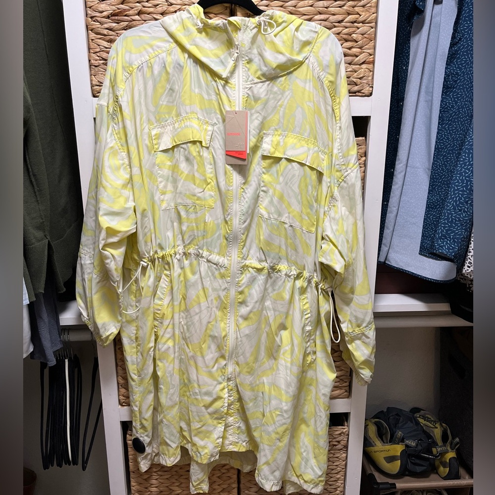 NWT H&M water repellent light weight jacket!
